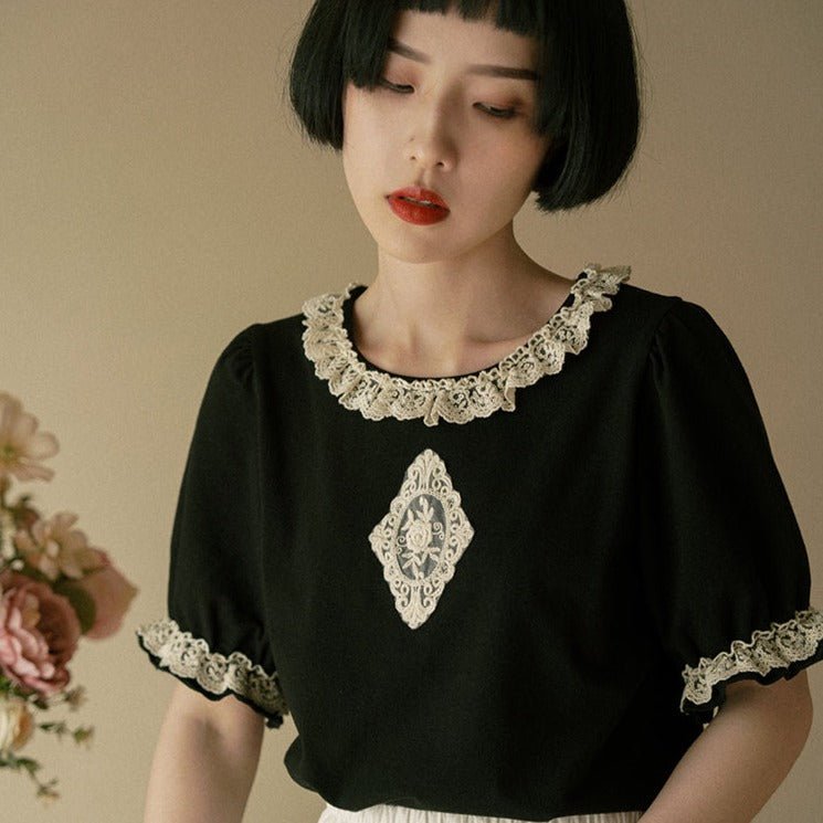 Embossed pattern embroidered French black short-sleeved T-shirt - MEIMMEIM(メイムメイム)