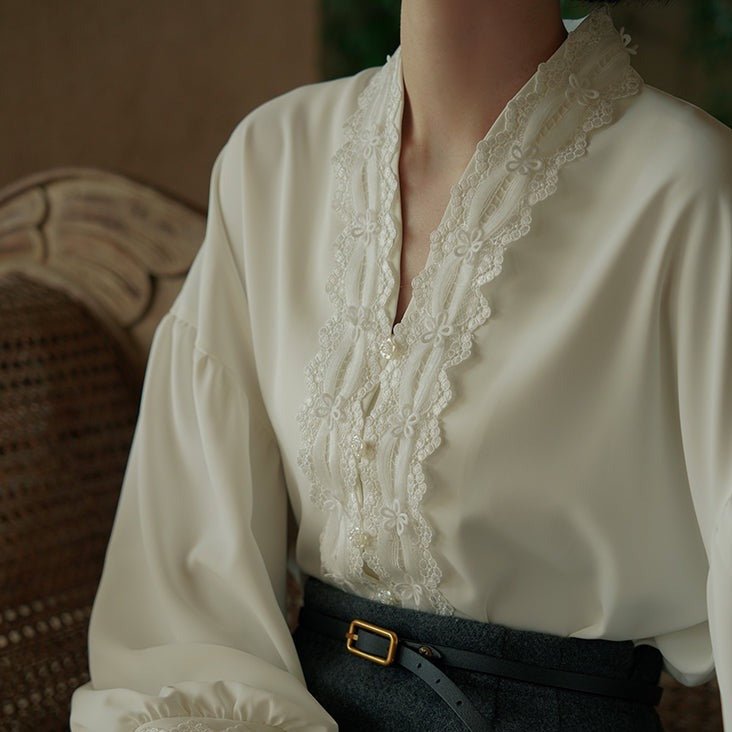 Lace V-neck lantern sleeve shirt - MEIMMEIM(メイムメイム)